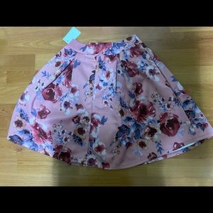 New floral skirt. Size small